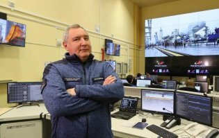 Он и его э.....................................го..