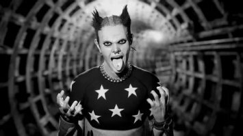 Встретил бы Кейта Флинта, кирпичик положил бы))))