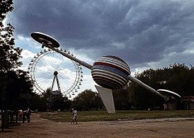А вот такой "Сатурн" стоял в Москве. Парк Культуры и отдыха имени Горько.