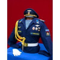 не офицер! это какая-то форма для дембеля, не уставная...