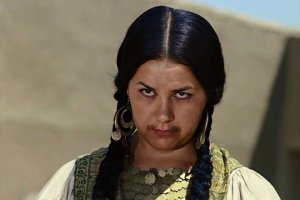 мне, вообще, не понятно О ЧЁМ/КАК русский парень мог общаться с такой мадам из кишлака?!?! кроме, как на тему подсунуть....так, лучше в очередь к поварихам и медчасть встать)))