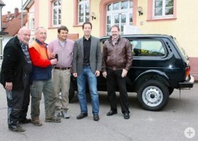 А вот покупка Лады для использования в лесничестве. 

При участии жж целого бургомистра:

 Zuverlässigkeit ist im Forstbetrieb besonders wichtig - bei jeder Jahreszeit und jeder Witterung“, so Bürgermeister Manuel Tabor.

"Надежность в работе лесничества особенно важна - в любое время года и при любой погоде" 



Причем Аппенвейер - это Западная Германия.