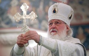 А католики не христиане?

Кстати, вы перепутали. У католиков прямой крест, а у православных с дополнительными шлицами