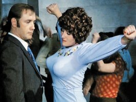 Как женщины увеличивали грудь век назад?