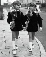 а это точно СССР? Что коротковаты платьеце. Да и сама форма как то не та..