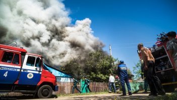 Мужик в синем что-то знает