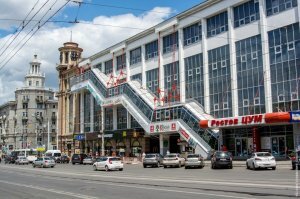 20 - это не строительство дома, а реставрация после войны, вот как этот перекресток сейчас выглядит