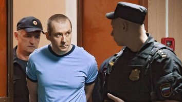 В момент прихода полиции

Мамой клянусь, крысы натащили!