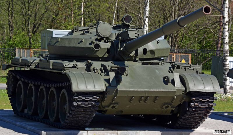 Характерная дополнительная навесная броня на башне советских танков, так и называлась в честь Леонида Ильича - "Брови Брежнева"