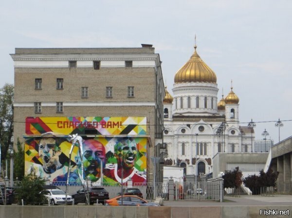 Где то в Москве сейчас олиноко рыдает чиновник, такие здания, с такими видами стоят в собственности трамвайных депо, сколько милиардов бабла можно было бы напилить отжав их у лохов, но блин нельзя, голову оторвут и собакам выкинут