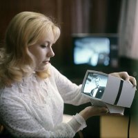 "Переносная приставка к телевизору Квант, выпускаемая на Львовском заводе кинескопов (РИА Новости. Б. Криштул, 1974)".