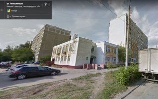 Это у нас в Нижнем Новгороде, ул. Челюскинцев, дом 19. И там, действительно, никогда не было такого граффити. Хотя фотошоп не плох!))