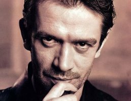 Чем-то на Машкова смахивает