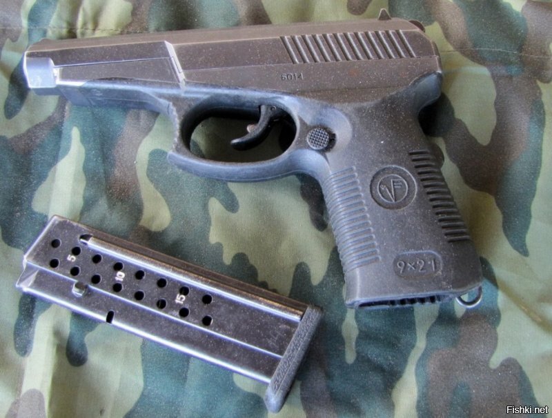 фото 1 пистолет СП  (изготовлен в Климовске-на рукоятке эмблемма совы)
фото 2 пистолет СПС(изготовлен в Кирове-на рукоятке эмблемма радикал)