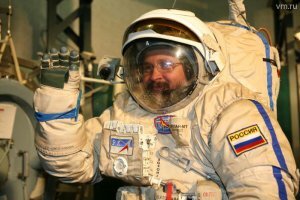 Не вижу в этом проблемы, например, Алексей Леонов