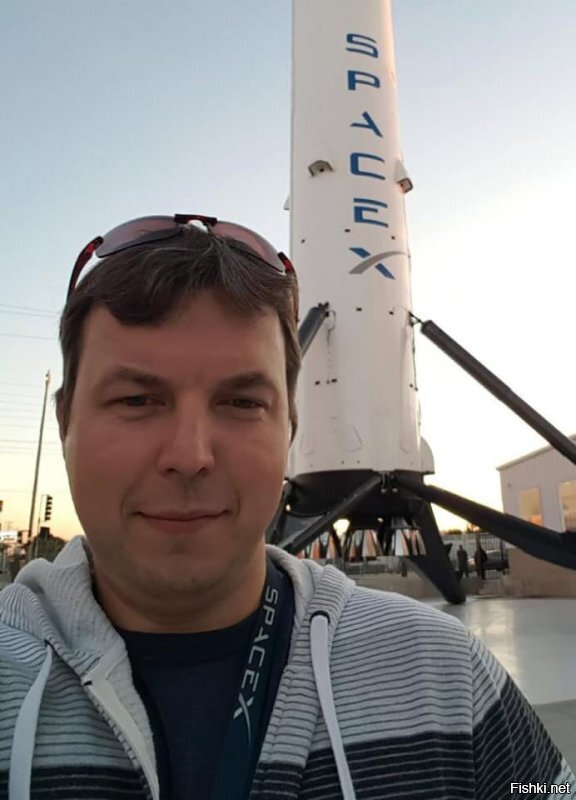 Знакомьтесь, Алексей Пахунов из Житомира. Все программное обеспечение которое отвечает за полёт Crew Dragon стартовавшего вчера, пишет он. Старший разработчик ПО в группе Flight Software, SpaceX Илона Маска