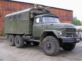 Совсем кустарщина. Мастерские на колёсах в моём понимании всегда были в КУНГах. Что военные, что гражданские.