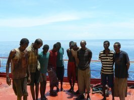 А кто сказал что не стреляли ?  И это не единственный жмур того сезона ...
Фото из личной коллекции , многое не могу показать из этичецьких соображений ...