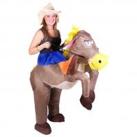 94-летняя королева Великобритании вышла из карантина верхом на лошади