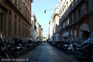 в италии примерно так и есть - в час пик от мотороллеров прохода нет