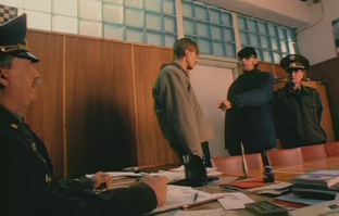 - Я в детстве шарик от подшипника переварил
- Он еще и идиот