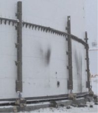 Если надо выполнить ремонт, то РВС поднимают или даже временно перемещают. Вот пример подъема на гидродомкратах.