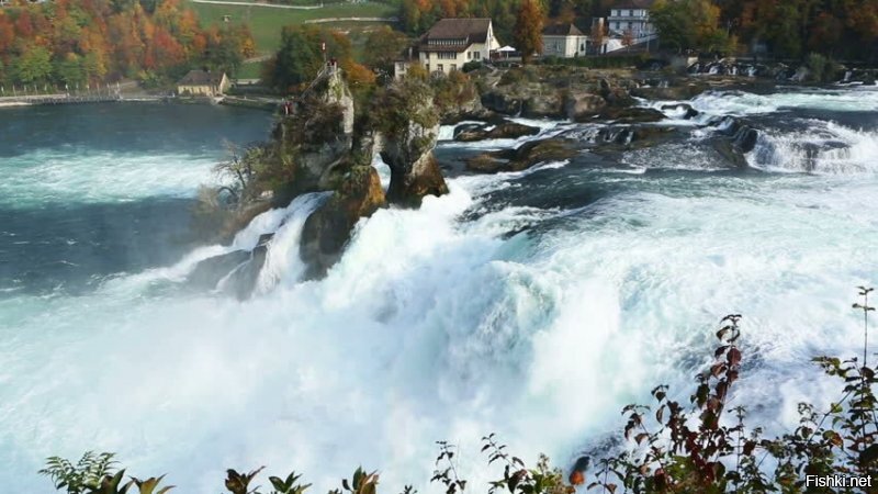 "Справедливости ради нужно отметить, что объем падающей воды в настоящей Ниагаре достигает 5 700 и более куб.метров в секунду."

Справедливости ради надо еще добавить, что самым мощным водопадом в Европе считается не Деттифосс, а Рейнфолл в Швейцарии, со средним расходом воды в 600м3/c и маскимальным 1,250м3/с