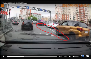 Вот Вам "покадрово" как рыжик перестраивается в бочину рега. А ещё фото с панорам яндекса, чтоб было понятно разметку