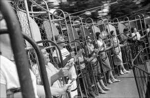 Карусель "блевательная". Каждый раз после неё зеленые лежали вповалку на ближайшей лавке, но один хрен каждый раз на неё пёрлись )