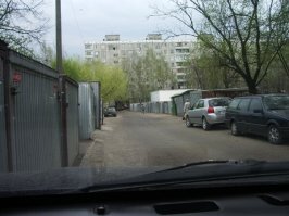 Что-то не так со стеклом на последней картинке. Фотография сделанная через лобовое стекло автомобиля.