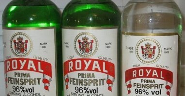 В мою бытность студентом был один из основных напитков. Его же и на проводы в армию покупал.