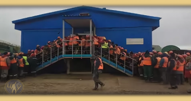 я и сейчас в такой питаюсь, и даже часовая очередь перекочевала из времен СССР...
в обеденном зале продлжение очереди