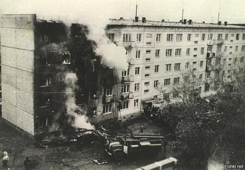 Новосибирск 1976 год. Пилот врезался в дом где жила бывшая.