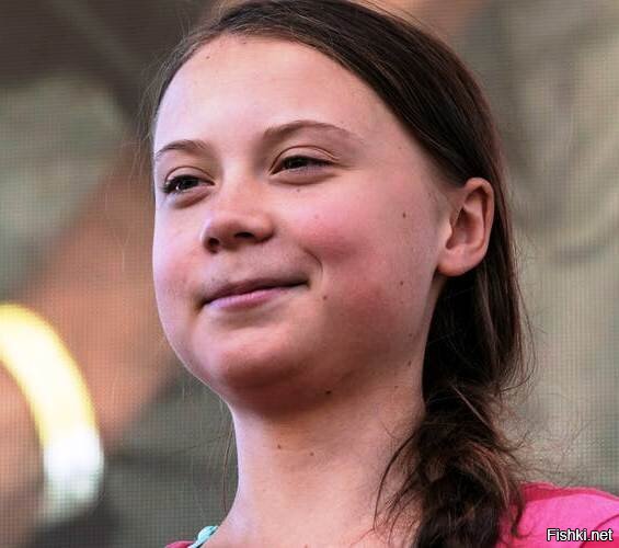 Он хотел сказать: экологичный танкер. Грета одобряет и радостно хлопает в ладошки.