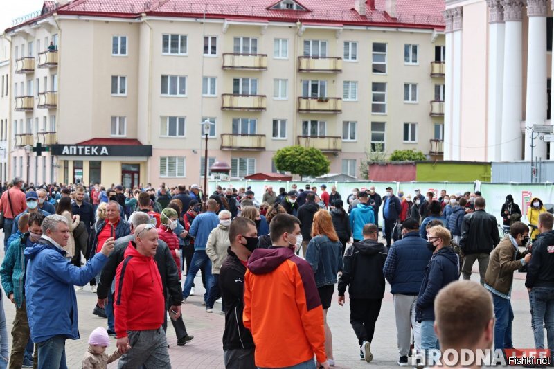 Да-да-да. Погнал всех на парад - ирод, эпидемия, ко-ко-ко. Лукашенко должен уйти!!! Приходите все на пикет!!! Почему треть без масок??? Ты не понимаешь, это другое!!!