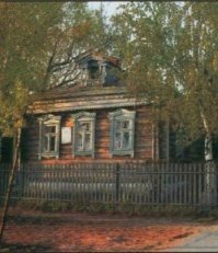 Напоминает дом Есенина