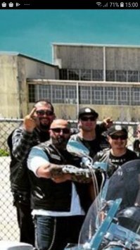 Ночной позор. Толстожопый. Русские там они, ага... А этот с фотки, пусть палец себе в очко засунет, ушлепок!