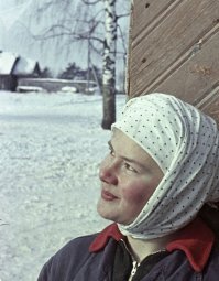 Хорошо тому живется, кто с молочницей живет. 
Молоко он попивает и молочницу ... 
Самара-городок, беспокойная я.....