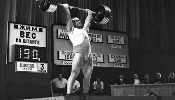 один очкарик тут тоже напритворялся:
Олимпийский чемпион (1960), серебряный призёр Игр (1964).
4-кратный чемпион мира (1959, 1961 1963).
6-кратный чемпион Европы (1959 1964; в неолимпийские годы чемпионаты проводились в рамках чемпионатов мира).
5-кратный чемпион СССР (1959 1963).
Установил 31 рекорд мира и 41 рекорд СССР (1957 1967).