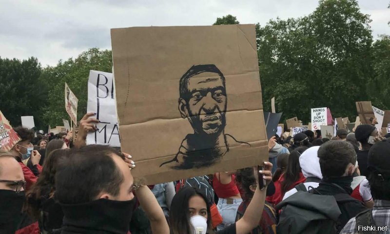 Да причина беспорядков , бардака и хаоса в США очень проста .
Из-за карантина специалисты по цветным революциям вынуждены работать дома