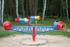 Вот только летает этот космический корабль по кругу и не управляется...