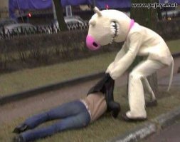 Неожиданный виновник вмятины на автомобиле