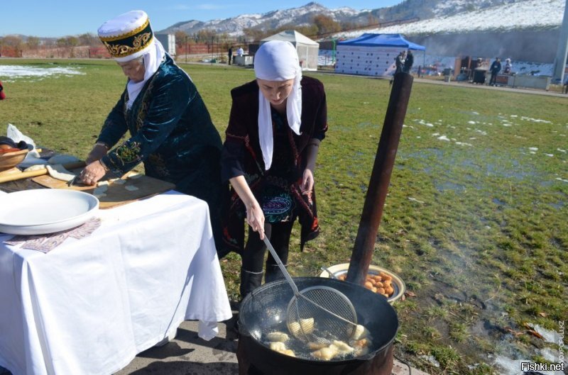 Баурсаки у нас традиционнее.
