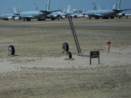 так он ушел на обслуживание самолета