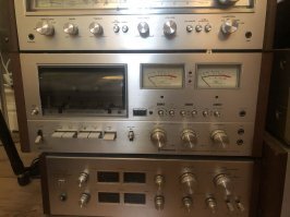 Я хотел бы написать: «было трудно, но я подрочил!» Но нет ... это было довольно легко :)
Я поклонник серебраной эры Pioneer и счастливай обладатель нескольких кассетных дек. К сожалению приобрести все что мне нравиться нет ни места ни возможностей, но это не меняет того факта что большенство топовый дек из 80х и 90х это не просто чудо инжинерной мысли того времени, но и произведения искуства!