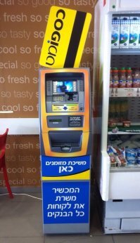 На счет банковской комиссии это само собой разумеется, по этому лучше всего снимать наличность в банкомате расположенном в банке. Причем желательно в своем. Но даже если снимаешь деньги в чужом банке, это все равно будет дешевле, если вдруг в магазинчике на автозаправке захотел снять наличность, а банкомат там такой как на следущей картинке. Конечно это удобно, но дорого...