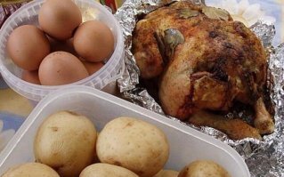 Курицы недостаточно! Должен быть "традиционный продуктовый набор".