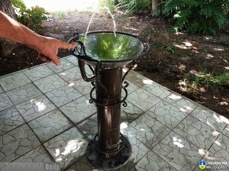 Милейший, как выйдите из подъезда - поверните направо - в парке на 3-й аллее найдёте питьевой фонтанчик со спиртом - приятно повеселиться!