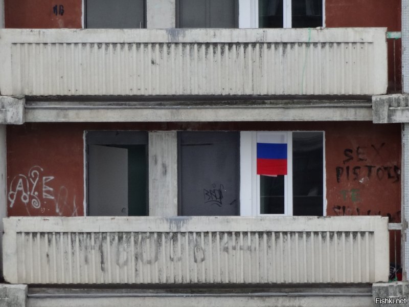 О, да... А дом напротив как украсили: