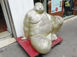 Необычные памятники